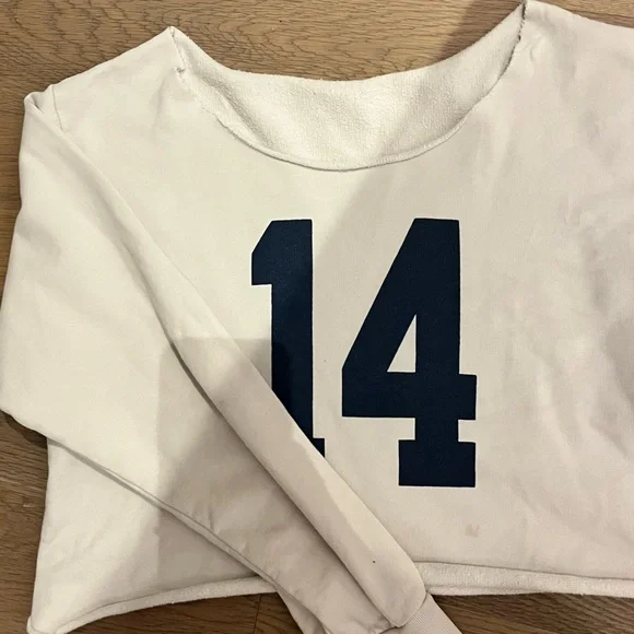 BRANDY MELVILLE CREWNECK - Picture 3 of 9